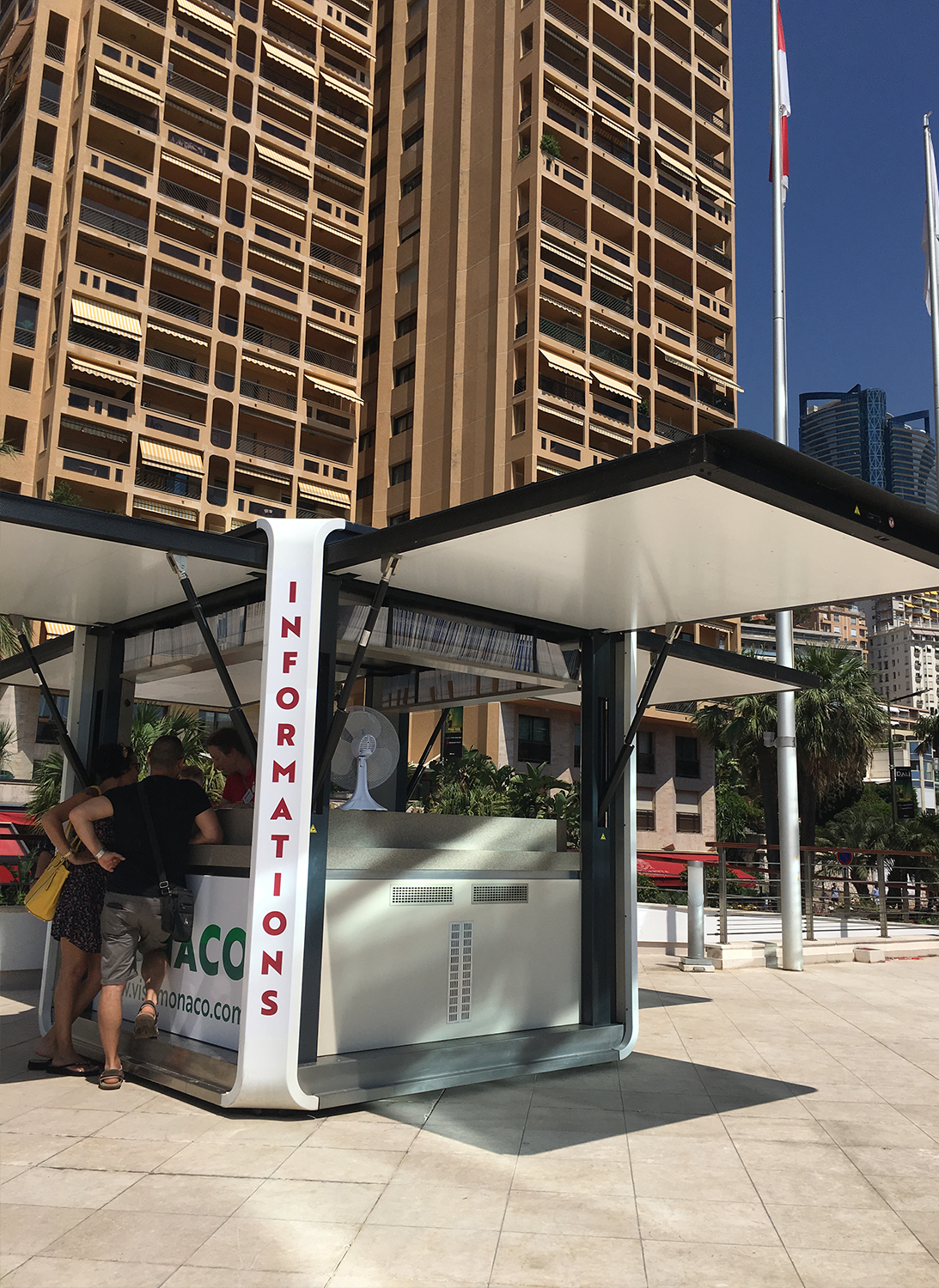 HBT CUBOX Solar Kiosk, Info Stand & Pop-Up Store mit Photovoltaik System